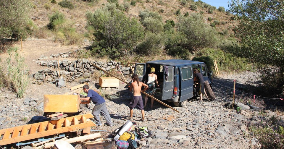 Arriving with recycled material to use in the house. 